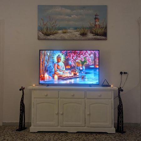 The Beach Hut With Lazy Spa Adra Esterno foto