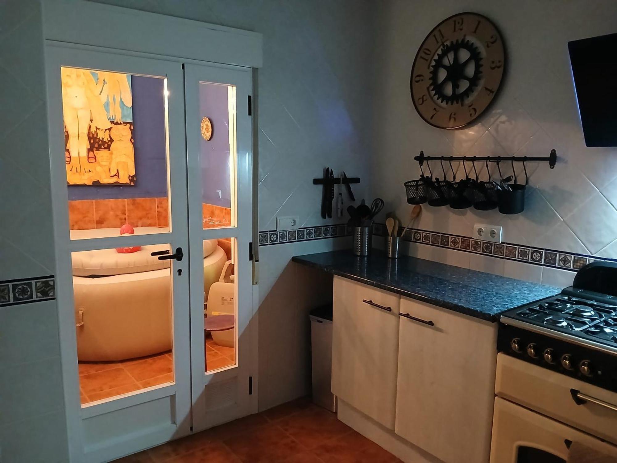 The Beach Hut With Lazy Spa Adra Esterno foto